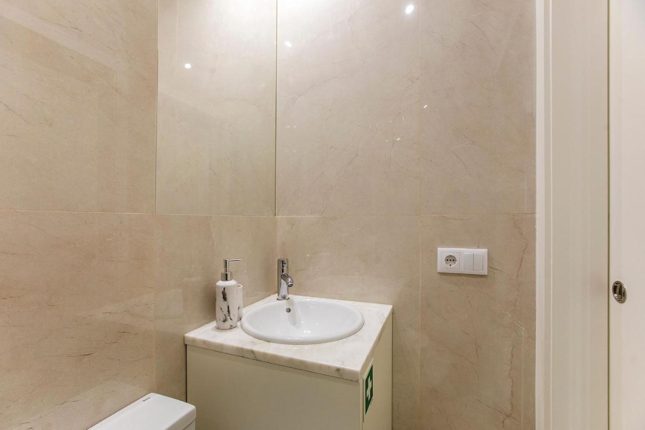 Lovelystay - Cozy 1Br In Santa Catarina W/ Balcony Порту Екстер'єр фото